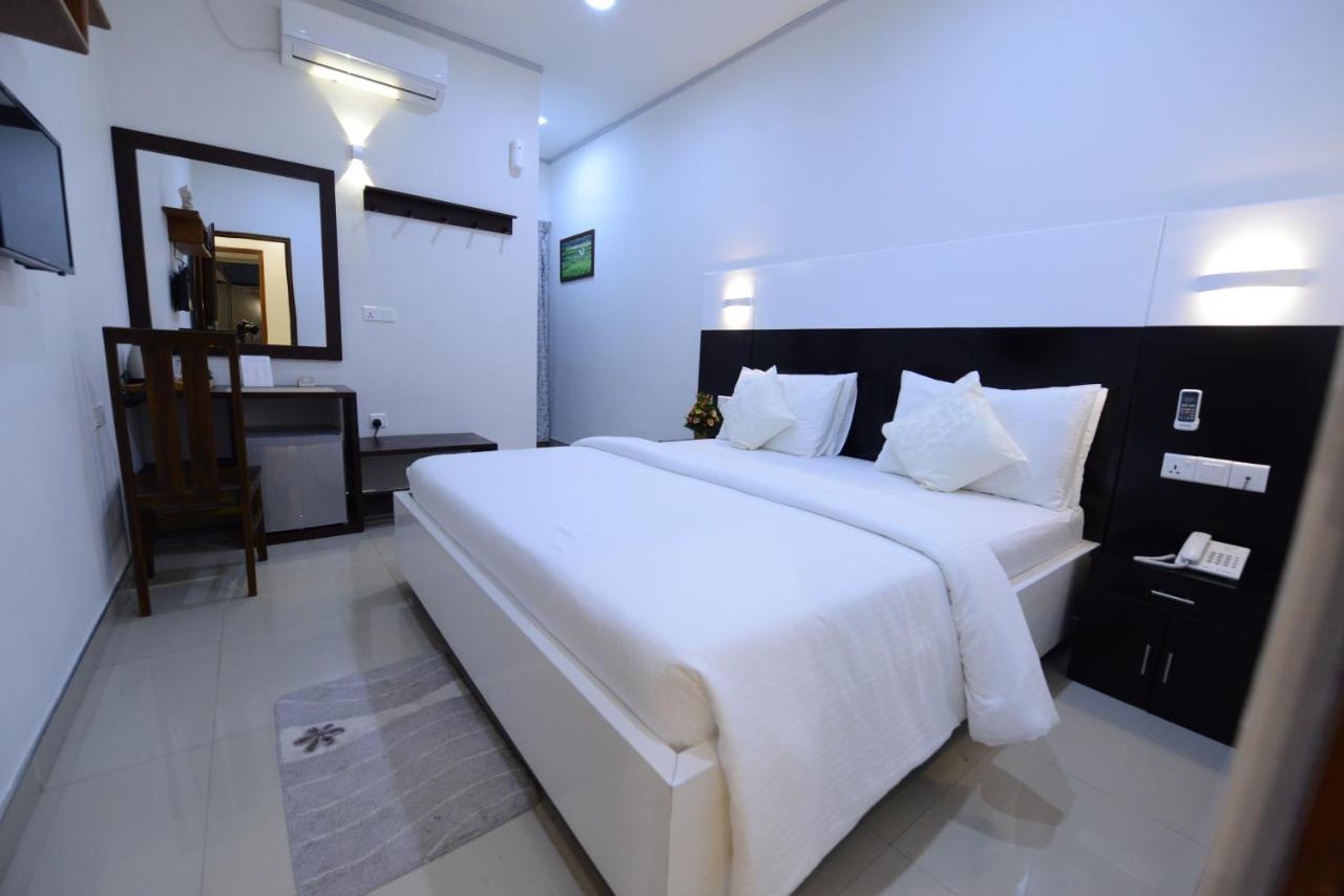 Diva Villa Airport Transit Hotel 카투나야크 외부 사진